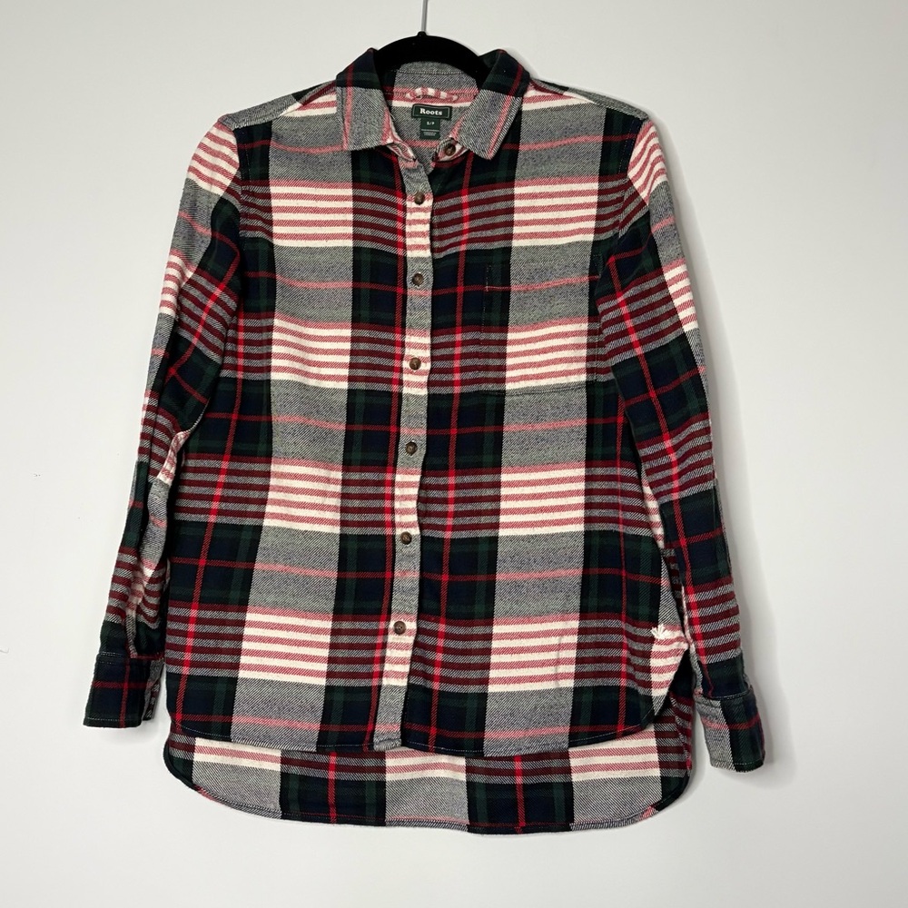 Women’s Roots Plaid Flannel Button Up Shirt Size Small
Holiday, Christmas